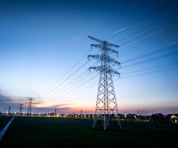 Paysage des pylônes électriques haute tension